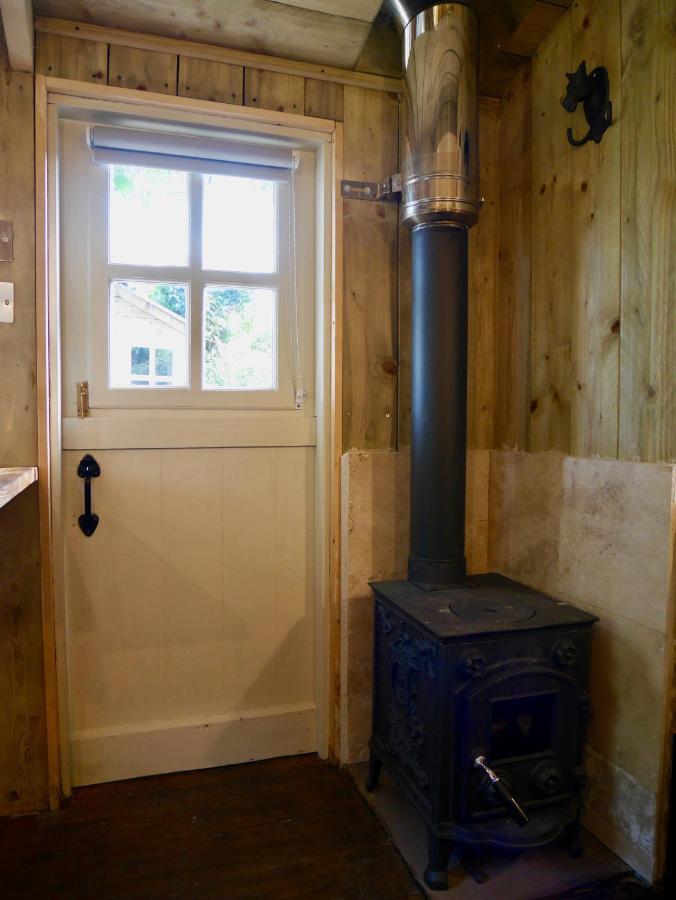 The Wayside Shepherd Hut บิวลี ภายนอก รูปภาพ